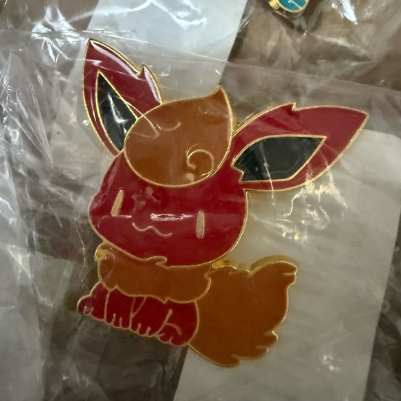 Set of 7 Pokemon Eevee evolution pins NEW umbreon vaporeon leafeon
Sylveon - Picture 5 of 10